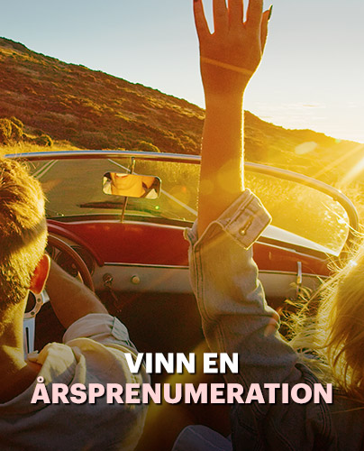 Vinn en årsprenumeration - two people driving in a car in the sunset - två personer åker bil i solnedgången
